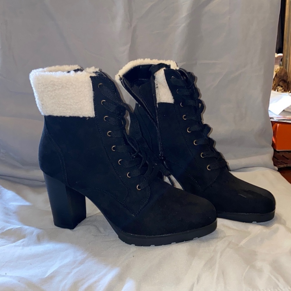 New W/O Box 12 Thompson Black Boots Size 9M